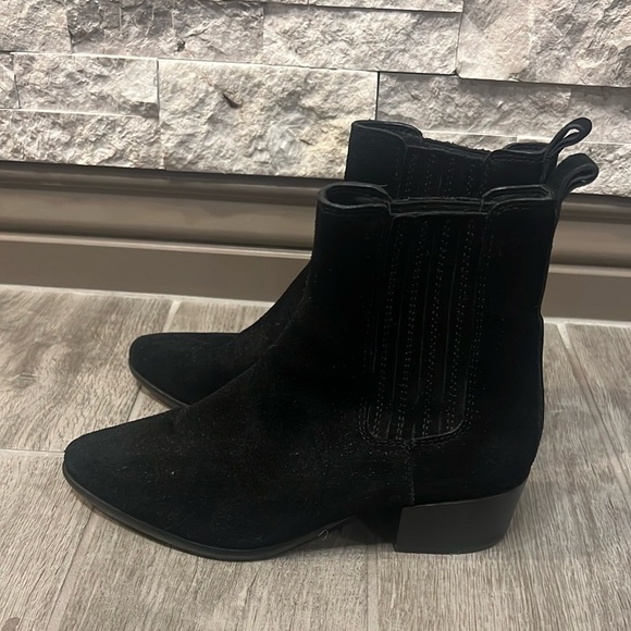 Banana Republic Black Ankle Boots with Pointed Toe and Textured Fabric - Picture 4 of 10